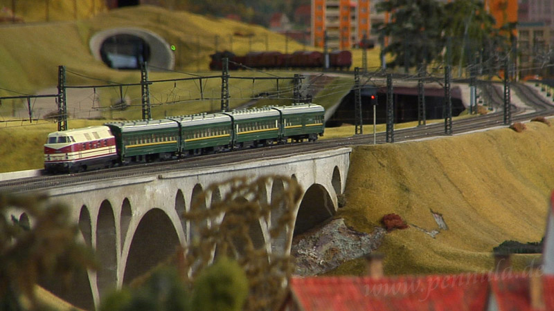 DDR Modelleisenbahn im Verkehrsmuseum Dresden mit Führerstandsmitfahrt in Spur 0