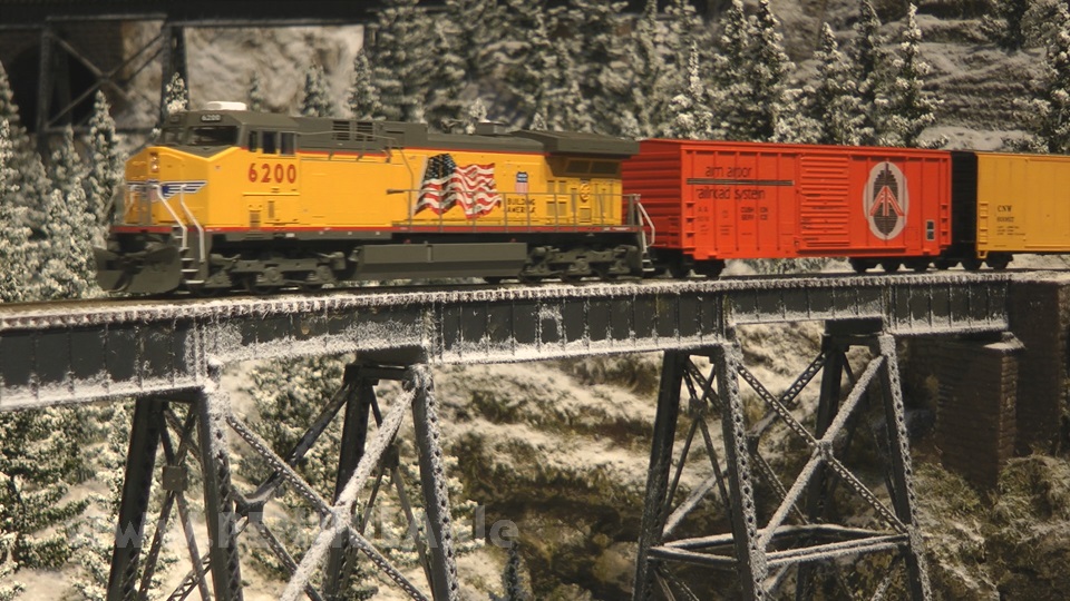Die schöne Modelleisenbahn mit Winterlandschaft vom Modellbau-Team Köln in Spur H0