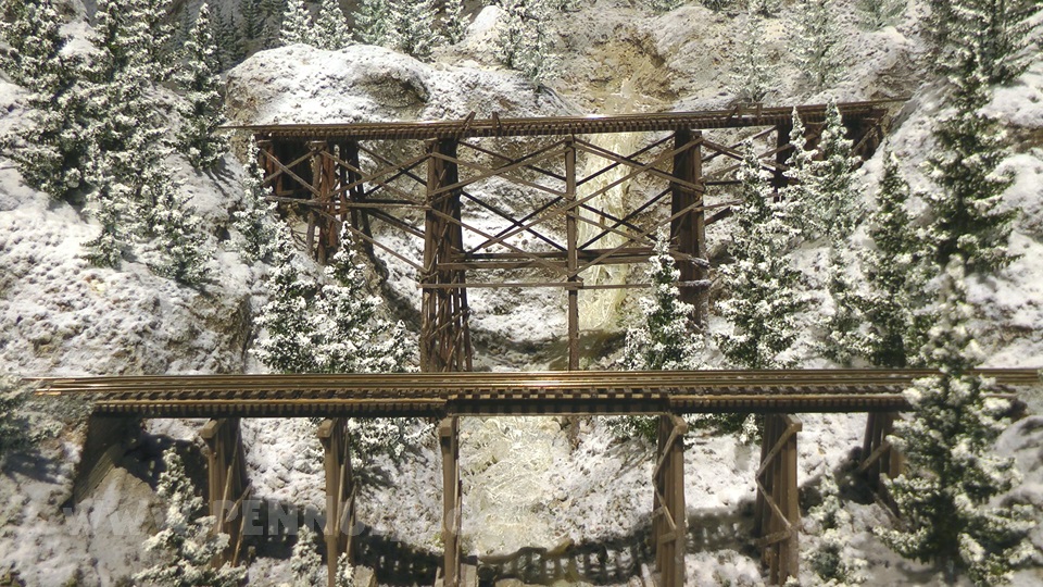 Die schöne Modelleisenbahn mit Winterlandschaft vom Modellbau-Team Köln in Spur H0