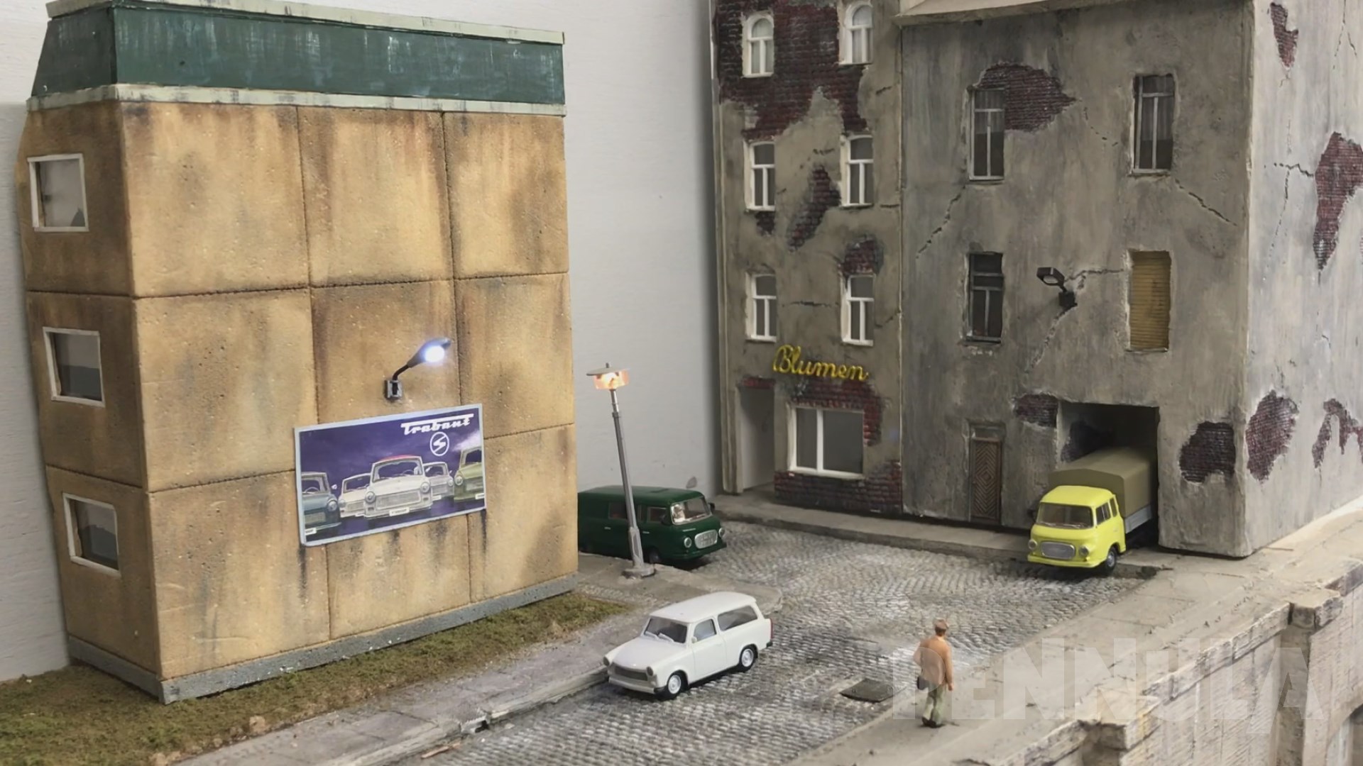 Bahnhof Roßnitz - Piko Modellbahn mit Lokomotiven und Modellzügen der Deutschen Reichsbahn
