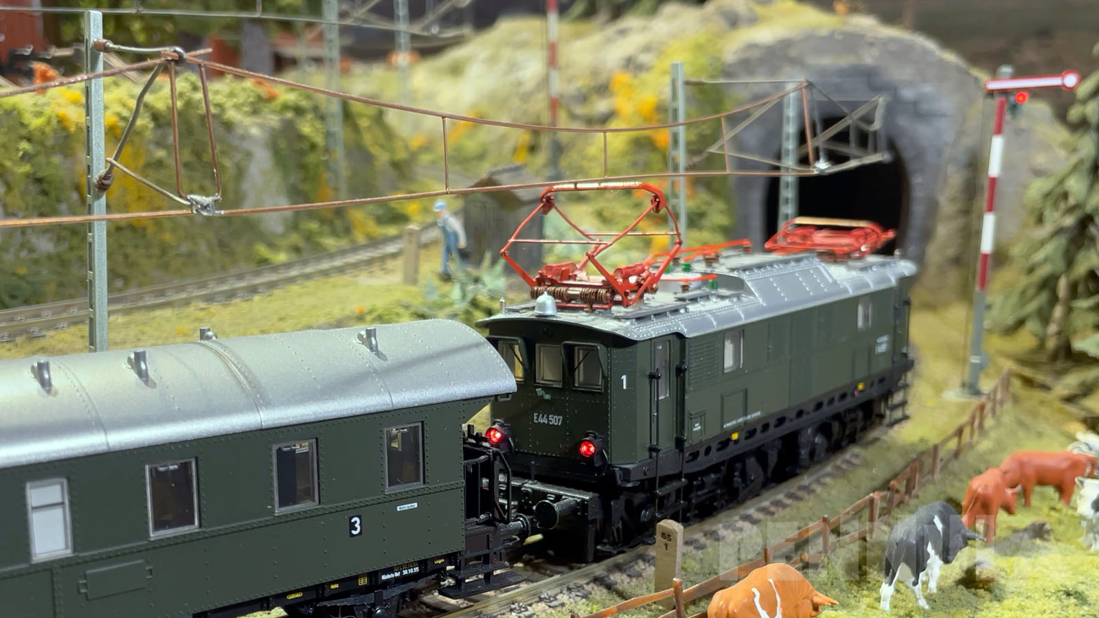Eine wunderschöne deutsche Dampflok – Modelleisenbahn aus Barcelona (H0 Modellbahn)