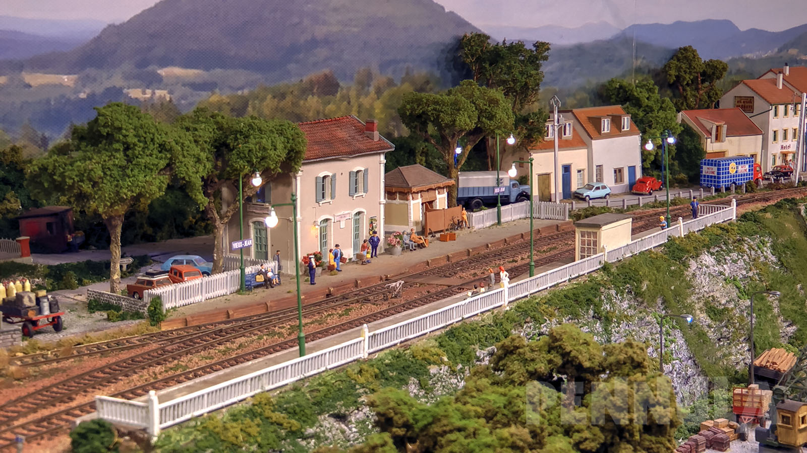 Die schönste Modelleisenbahn mit Schleuse für Modellschiffe: Écluse 11 - Modelspoorteam de Maaslijn