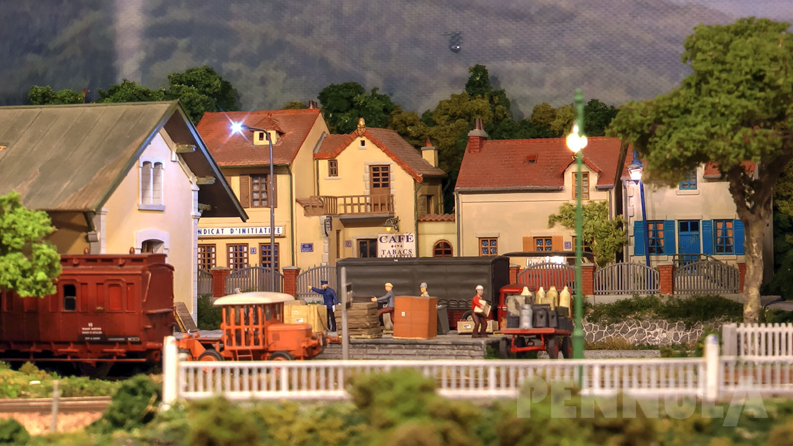 Die schönste Modelleisenbahn mit Schleuse für Modellschiffe: Écluse 11 - Modelspoorteam de Maaslijn