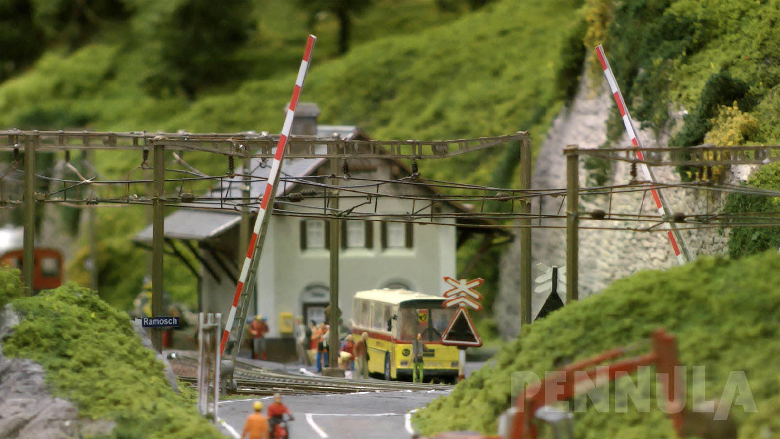 Viele Schauanlagen und Ausstellungsanlagen sind Modelleisenbahnen, die sich häufig an der bekannten Schweizerischen Eisenbahngesellschaft Rhätische Bahn (RhB) orientieren.