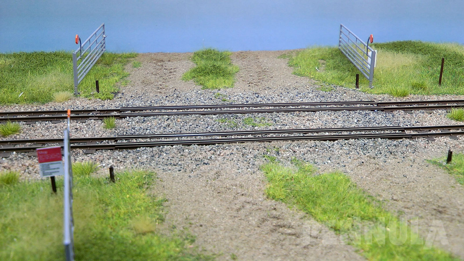 Die Modellbahnanlage spiegelt einen originalen Streckenabschnitt dar und zwar einen Teil der Strecke, der auf zwölf Kilometern Länge zweigleisig ausgebaut ist.