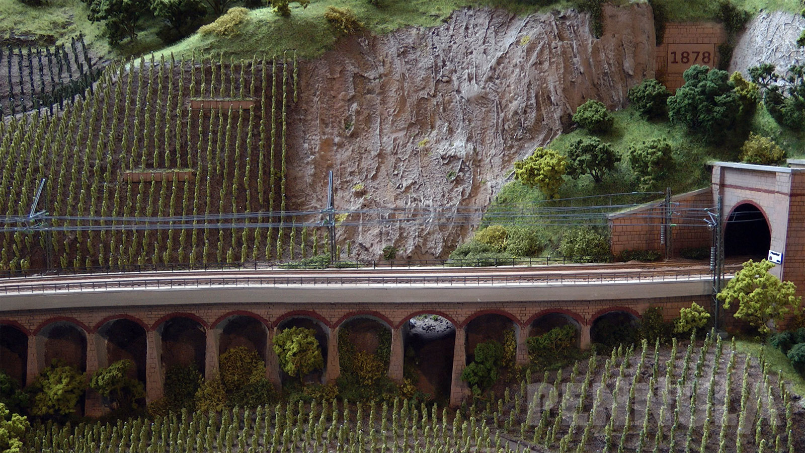 Der Prinzenkopftunnel ist ein Eisenbahntunnel auf der Moselstrecke gegenüber von Pünderich.